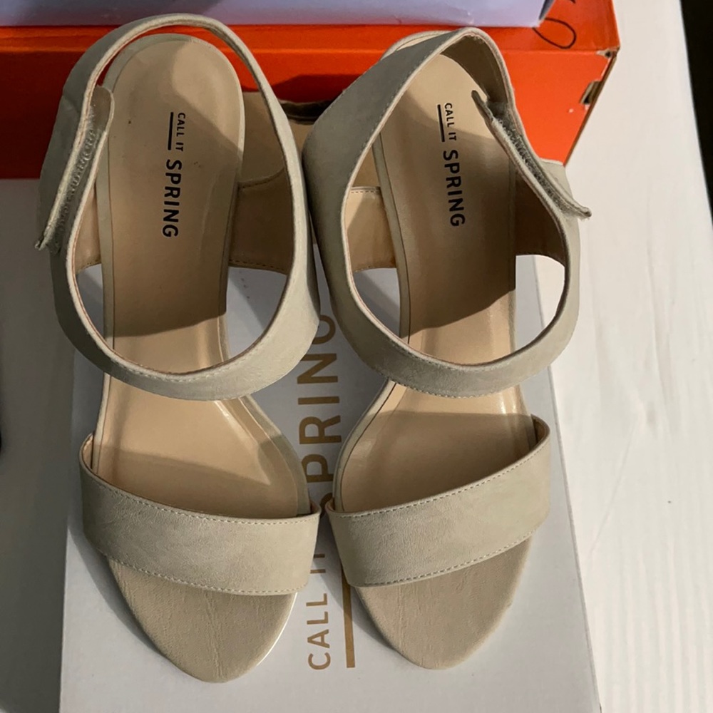 Size 7.5 Call it Spring heels.